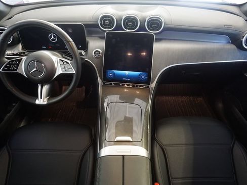 Used 2024 Mercedes-Benz GLC 300 4MATIC image 25