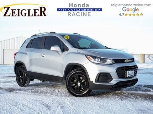 Used 2020 Chevrolet Trax LT w/ LT Convenience Package image 1