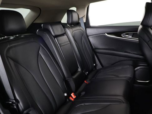 Used 2023 Lincoln Nautilus Reserve AWD/4WD image 33
