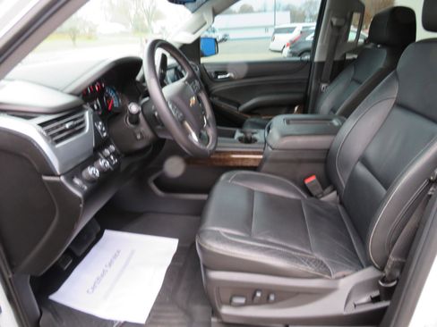 Used 2018 Chevrolet Suburban LT w/ LT Signature Package image 5