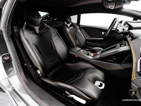 Used 2022 Lamborghini Huracan EVO image 44