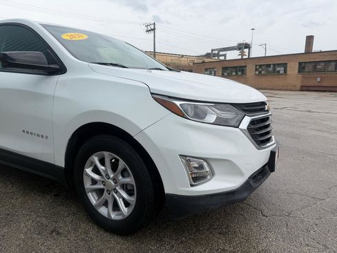 Used 2020 Chevrolet Equinox LS w/ LS Convenience Package FWD image 4