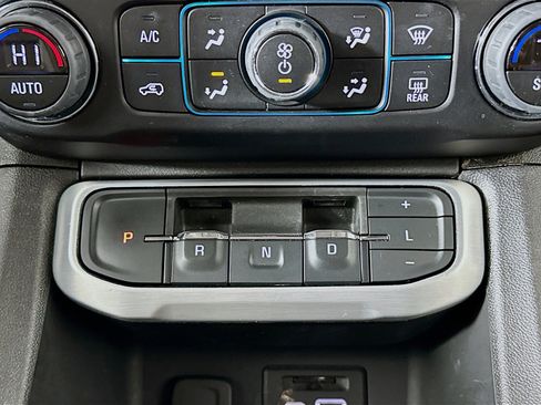 Used 2023 GMC Acadia SLT image 25