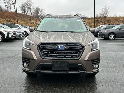 Used 2023 Subaru Forester Premium image 2
