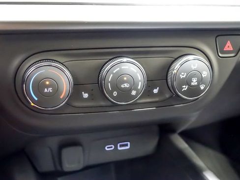 New 2026 Chevrolet Trax RS w/ Sunroof Package FWD image 17