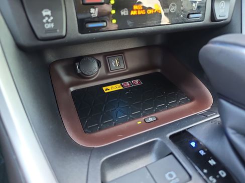 Used 2025 Toyota RAV4 Limited w/ Advanced Technology Package FWD image 30