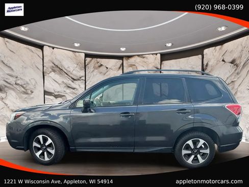 Used 2017 Subaru Forester 2.5i Premium AWD/4WD image 3