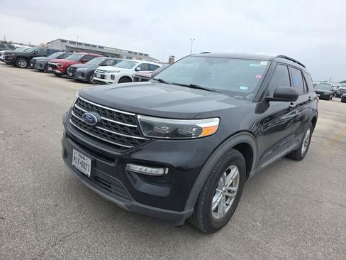 Used 2020 Ford Explorer XLT w/ Equipment Group 202A image 2