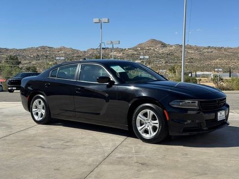 Used 2023 Dodge Charger SXT image 2
