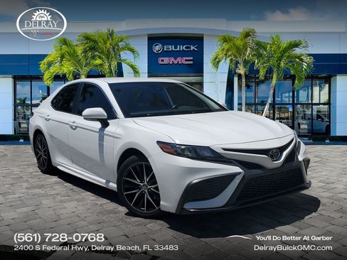 Used 2023 Toyota Camry SE FWD image 1