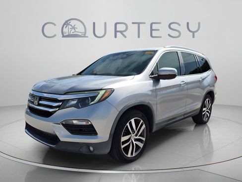 Used 2017 Honda Pilot Touring image 1