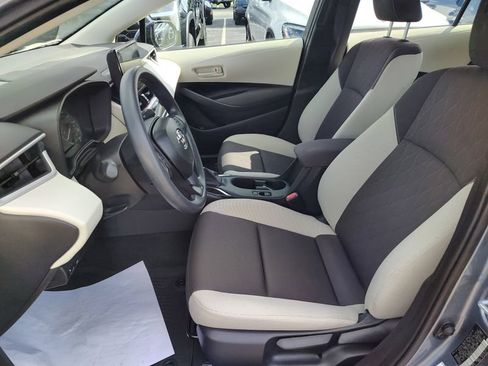 Used 2025 Toyota Corolla LE FWD image 9