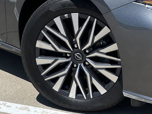 Used 2025 Nissan Altima 2.5 SV FWD image 8