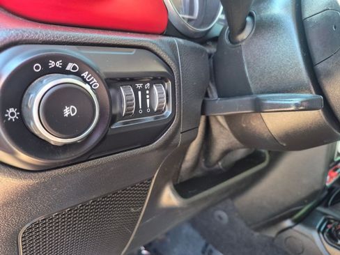 Used 2021 Jeep Wrangler Unlimited Rubicon AWD/4WD image 17