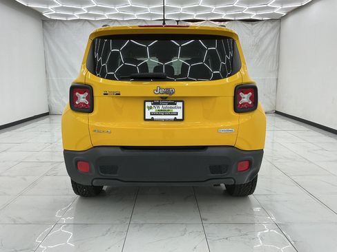 Used 2017 Jeep Renegade Latitude w/ Cold Weather Group AWD/4WD image 10