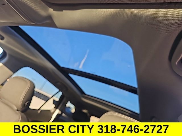 New 2024 GMC Terrain SLE w/ Driver Convenience Package FWD image 12