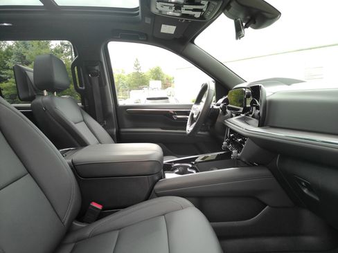 Used 2026 Chevrolet Tahoe Z71 w/ Z71 Off-Road Package AWD/4WD image 19