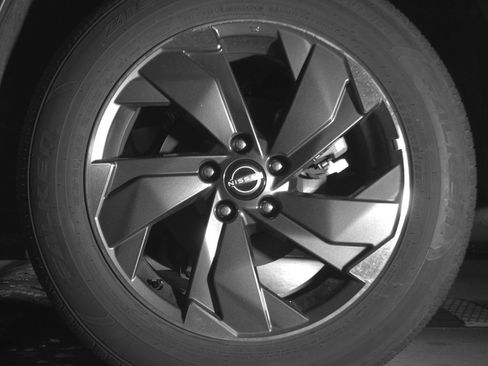Used 2025 Nissan Rogue SV FWD image 14