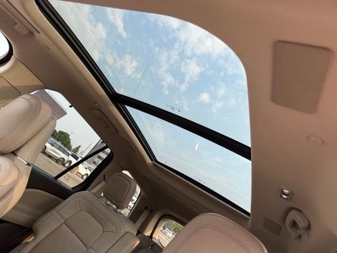 Used 2023 Lincoln Aviator Reserve w/ Equipment Group 201A AWD/4WD image 3