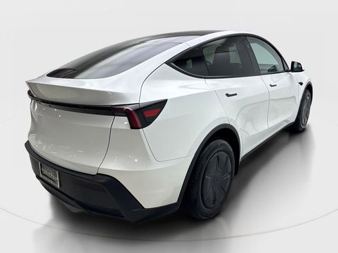 Used 2026 Tesla Model Y 2WD image 6