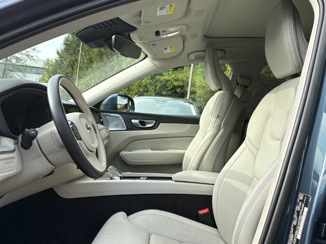 Used 2023 Volvo XC60 T8 Ultimate w/ Climate Package AWD/4WD image 10