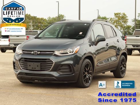 Used 2022 Chevrolet Trax LT w/ Driver Confidence Package FWD image 3