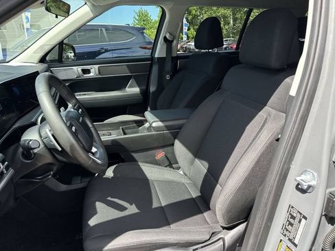 Used 2025 Hyundai Santa Fe SE FWD image 15