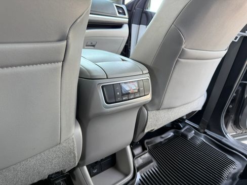 Used 2018 Toyota Highlander Limited image 16