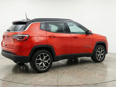 Used 2025 Jeep Compass Limited AWD/4WD image 9