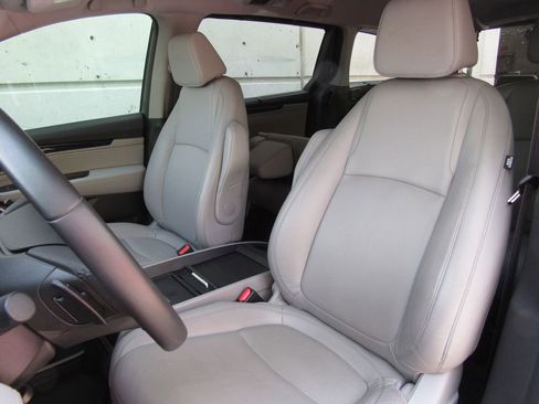 Used 2023 Honda Odyssey Touring image 11