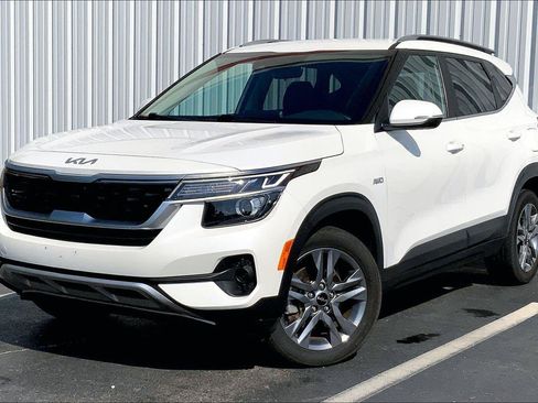Used 2023 Kia Seltos S AWD/4WD image 1