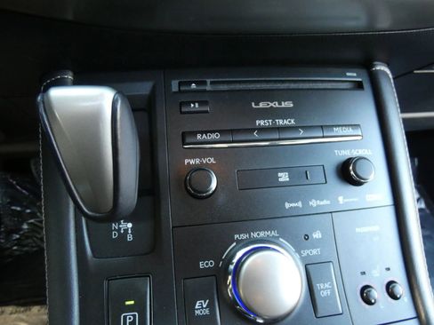 Used 2017 Lexus CT 200h image 60