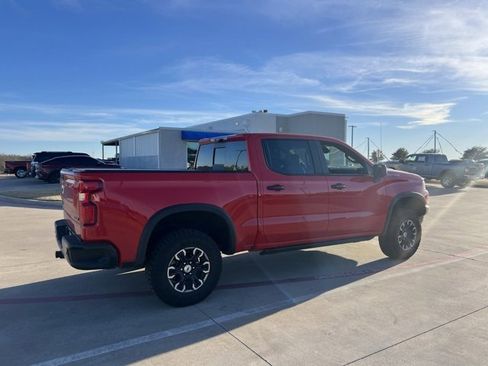 Used 2024 Chevrolet Silverado 1500 ZR2 w/ Technology Package image 5