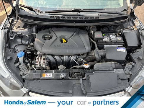 Used 2014 Hyundai Elantra Limited w/ Option Group 03 FWD image 9