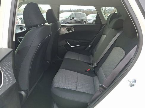 Used 2025 Kia Soul LX w/ LX Technology Package image 11