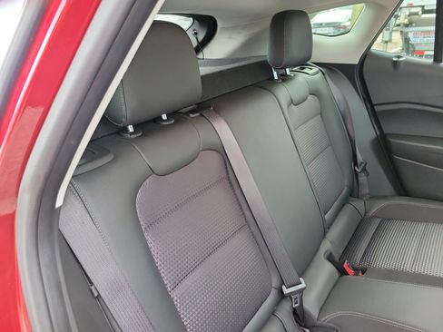 Used 2025 Chevrolet Trax LT FWD image 7