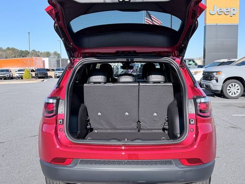 New 2026 Jeep Compass Latitude image 9
