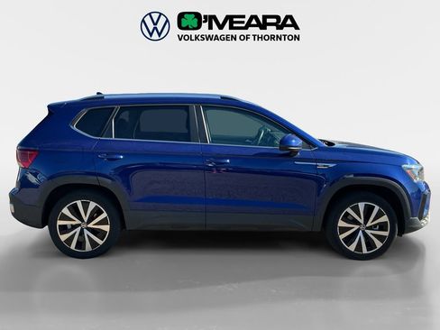Used 2023 Volkswagen Taos SE w/ Panoramic Sunroof Package AWD/4WD image 6
