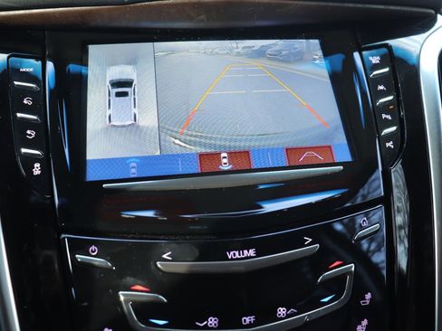Used 2020 Cadillac Escalade Premium Luxury image 32