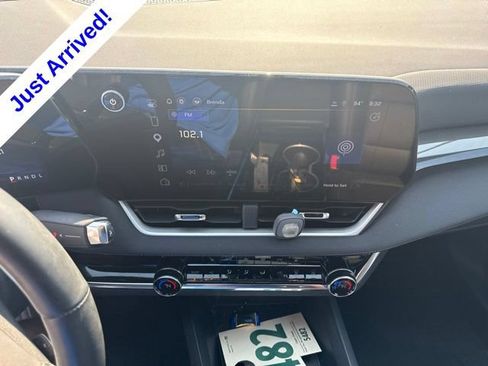 Used 2025 Chevrolet Equinox LT w/ Convenience Package II FWD image 16
