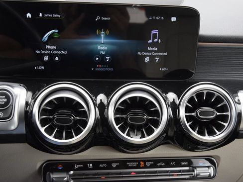 Used 2022 Mercedes-Benz GLB 250 image 26