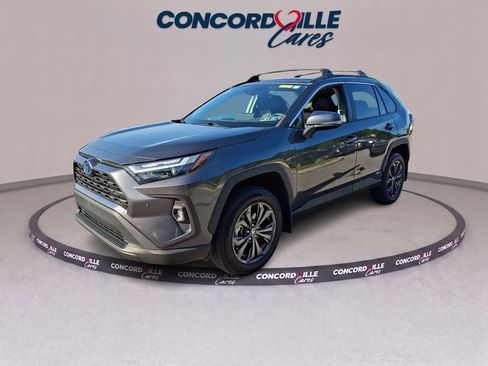 Used 2023 Toyota RAV4 XLE Premium AWD/4WD image 3