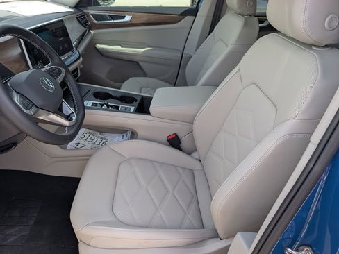 Used 2025 Volkswagen Atlas SE image 11