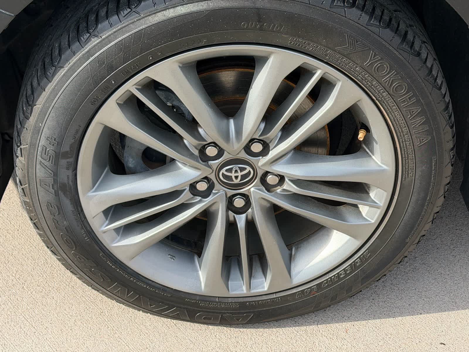 Used 2017 Toyota Camry SE w/ Moonroof Package FWD image 10