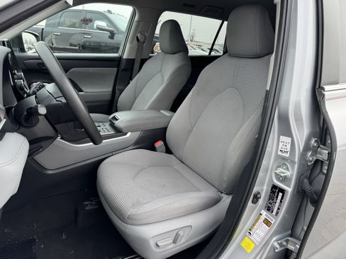 Used 2023 Toyota Highlander L image 24
