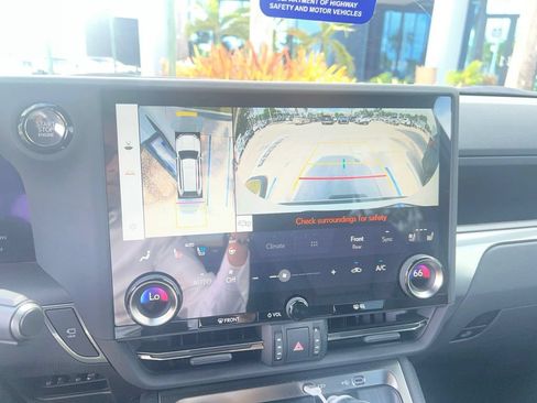 Used 2024 Lexus GX 550 w/ Accessory Package (Z1) AWD/4WD image 4