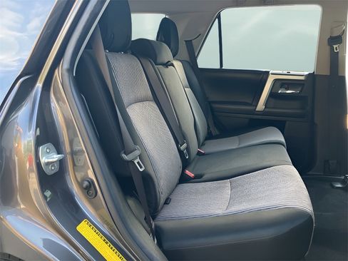 Used 2017 Toyota 4Runner SR5 image 31