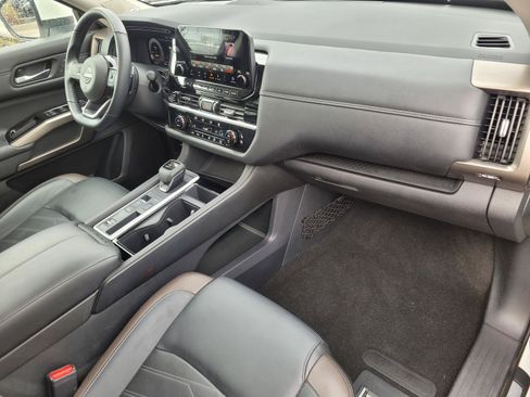 Used 2024 Nissan Pathfinder Platinum FWD image 24