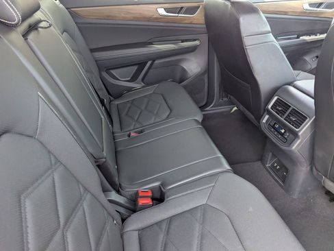 Used 2025 Volkswagen Atlas SE image 14