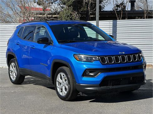 Used 2024 Jeep Compass Latitude image 8